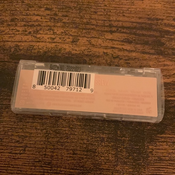 Wake up call by unfiltered beauty - Picture 2 of 2